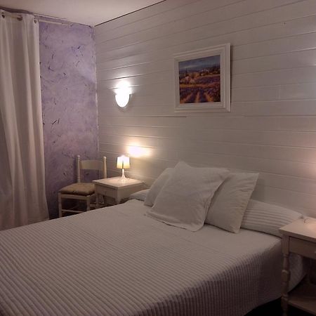 Hotel Chez Cecile Mornas Zimmer foto