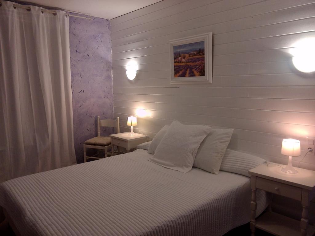 Hotel Chez Cecile Mornas Zimmer foto
